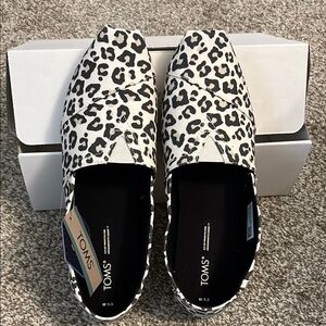 🥳HP! Toms Alpargata Black and White Leopard Print Flats New with box Size 9.5